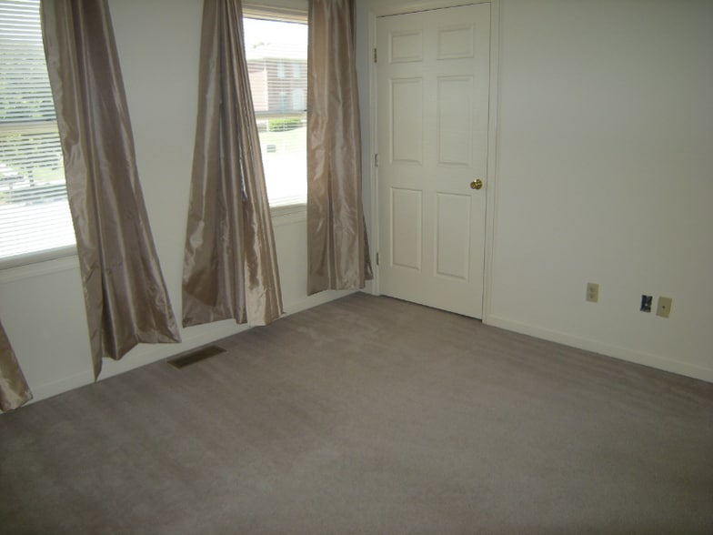 Building Photo - 303 McDougal Ave