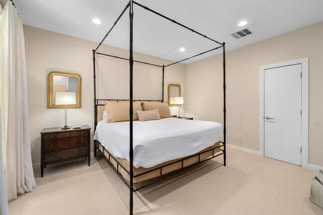 Building Photo - 3718 Bridle Path