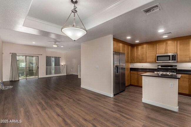 Building Photo - 815 E Rose Ln