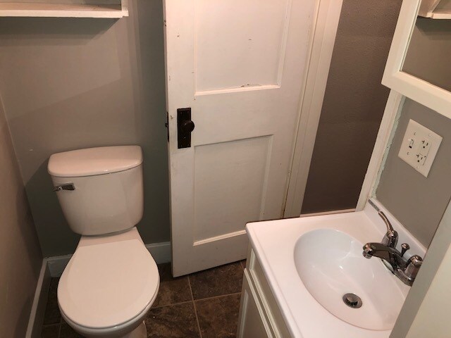 Building Photo - 215 Melrose Ct