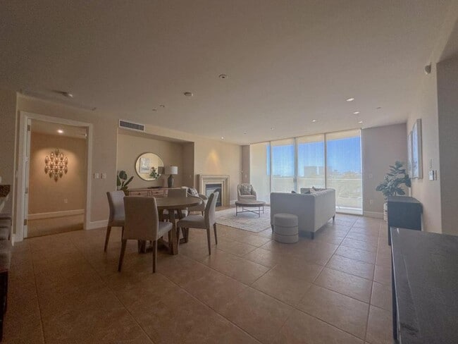 Building Photo - 5068 Scholarship