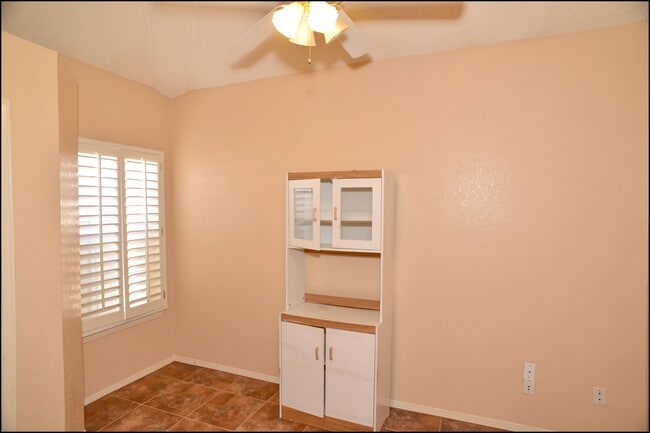 Building Photo - 2041 Shadow Ridge Dr