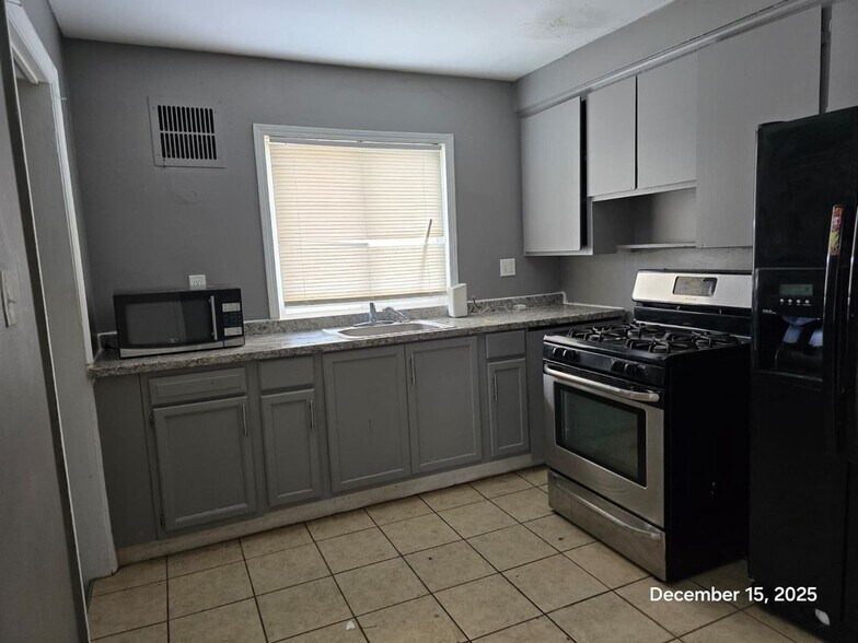 Building Photo - 18582 Edinborough Rd