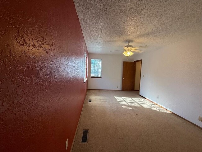 Building Photo - 1940 Ives Way Ln