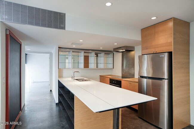 Building Photo - 3261 E Camelback Rd