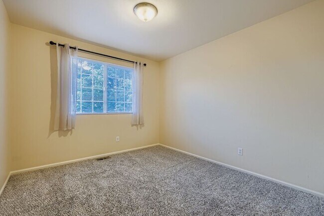 Building Photo - 2222 Woodpark Dr