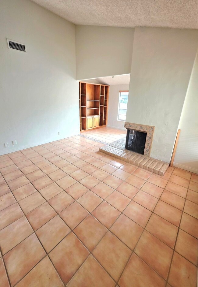 Building Photo - 40329 Sagewood Dr