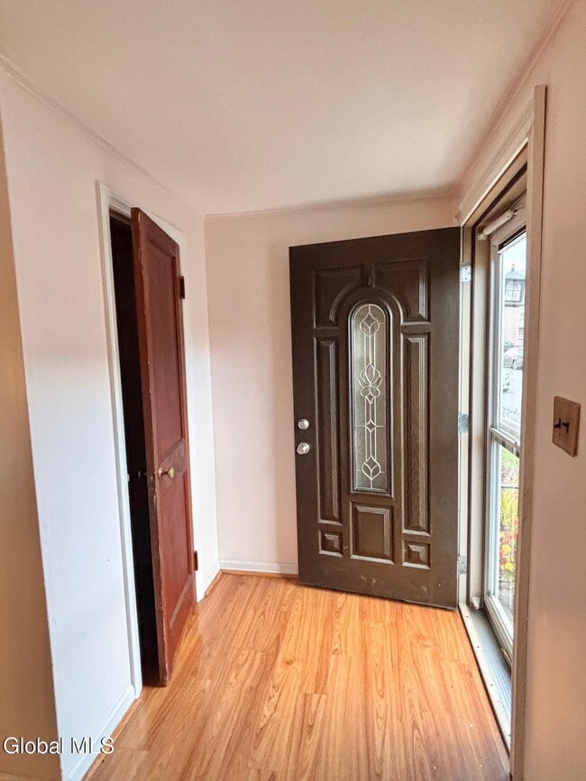 Building Photo - 23 Lakeview Ave