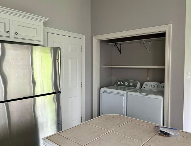 Building Photo - 303 Briarhaven Dr