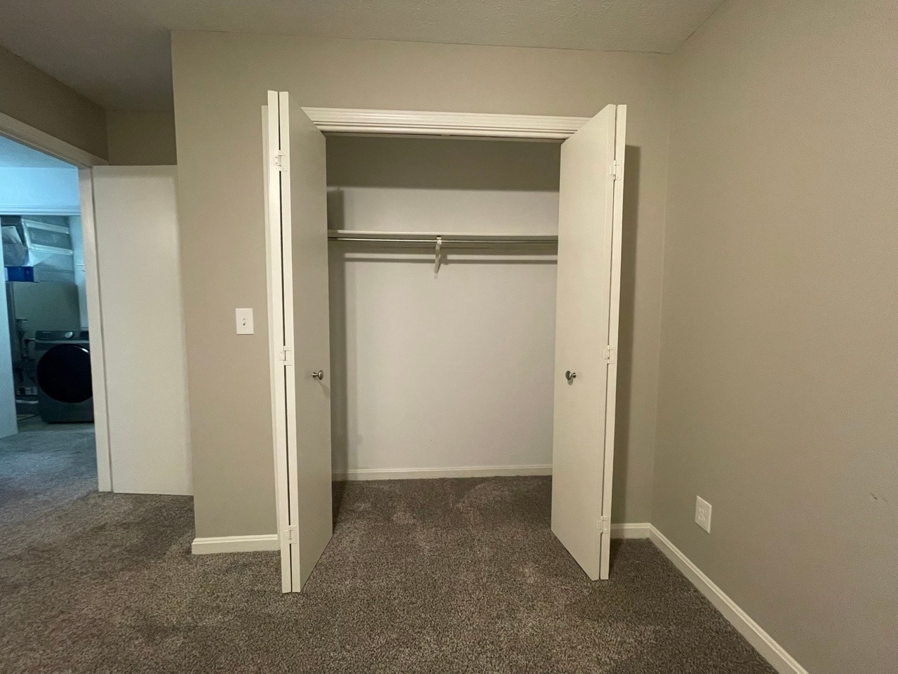 Building Photo - 8733 Hanover Dr
