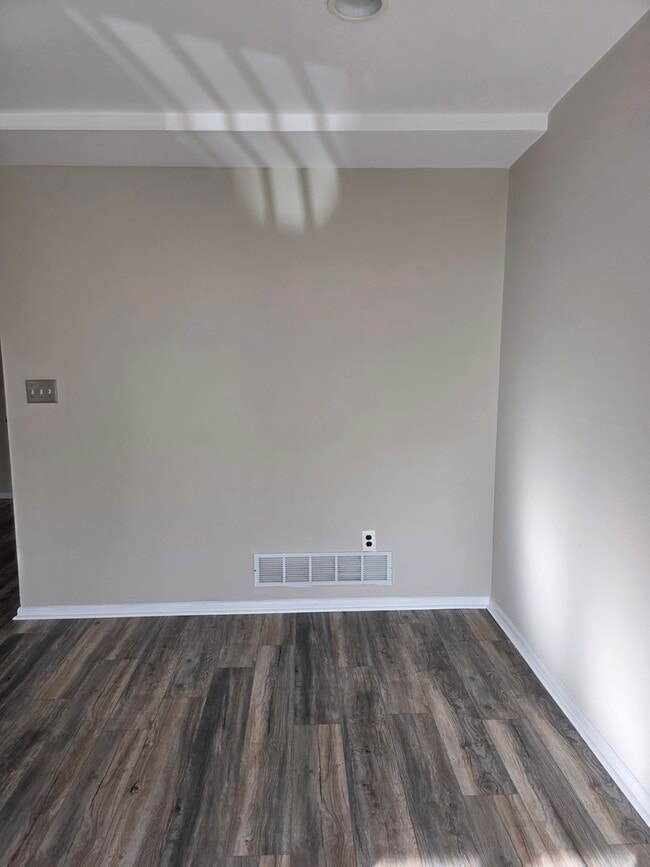 Building Photo - Green Valley Community off Kirkwood Highway