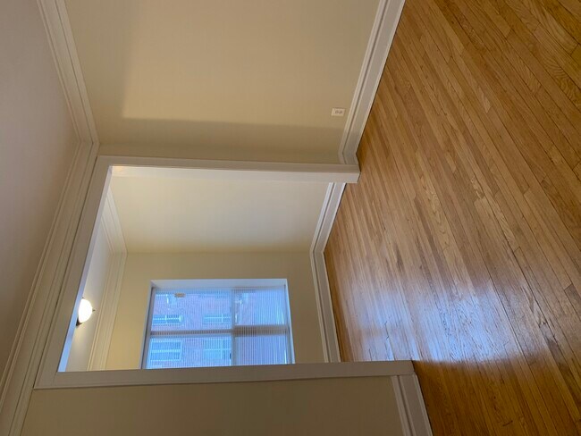 Building Photo - 5164 S King Dr