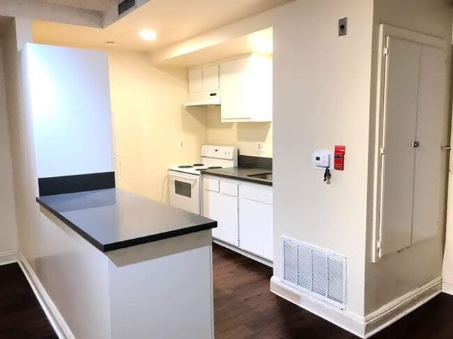 Interior Photo - 747 Gayley Ave