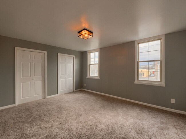 Building Photo - Newly Renovated Single Family Home in Midtown