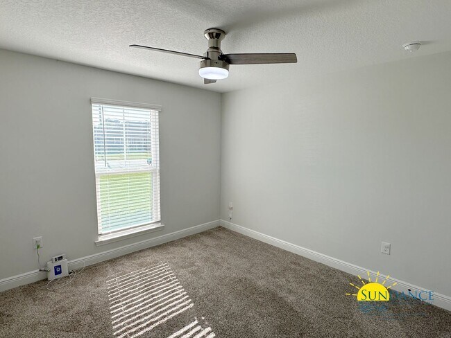 Building Photo - Beautiful 4 Bedroom Home in the Heart of Navarre!