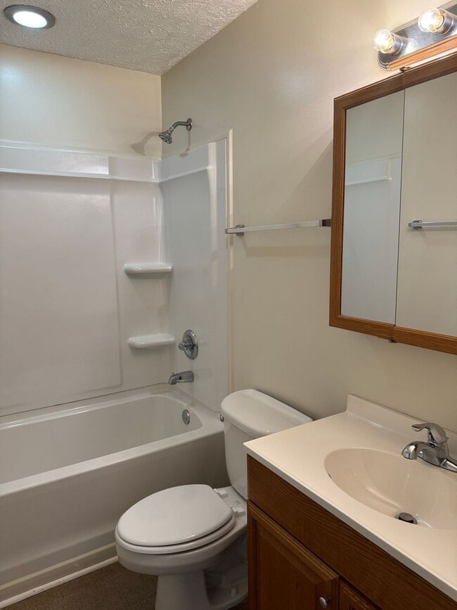 Building Photo - Lovely 3 Bdr/1 Ba Home, tucked away yet ST...
