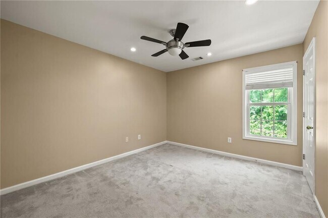 Building Photo - 10950 Kimball Crest Dr