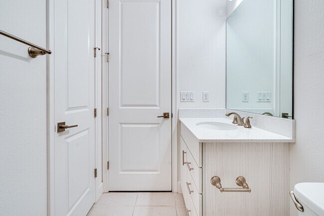 Building Photo - Luxurious Solar Powered 4 Bedroom, 3 Bath Waterfront Home with office & Upgrades Galore!