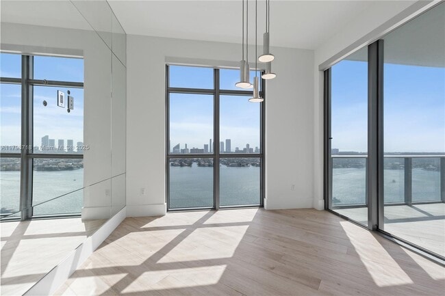 Building Photo - 17301 Biscayne Blvd