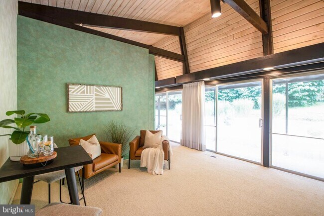 Building Photo - 3406 Woodvalley Dr
