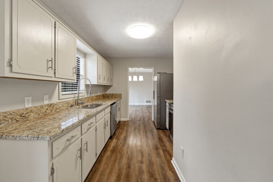 Building Photo - 4357 Marjorie Road Southwest