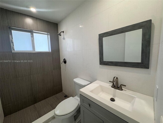 Building Photo - 250 Beacom Blvd