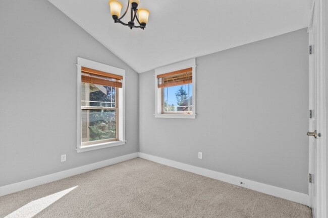 Building Photo - 2bd/1.5ba Seattle Townhouse