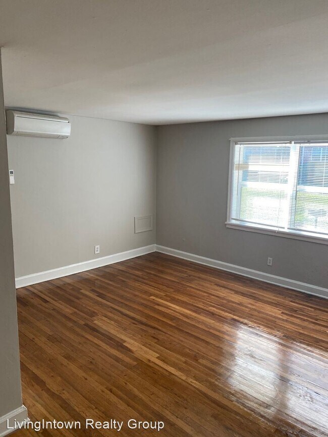 Building Photo - 1 br, 1 bath Apartment - 589-603 Seminole ...