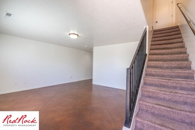 Building Photo - 2801 E 450 N