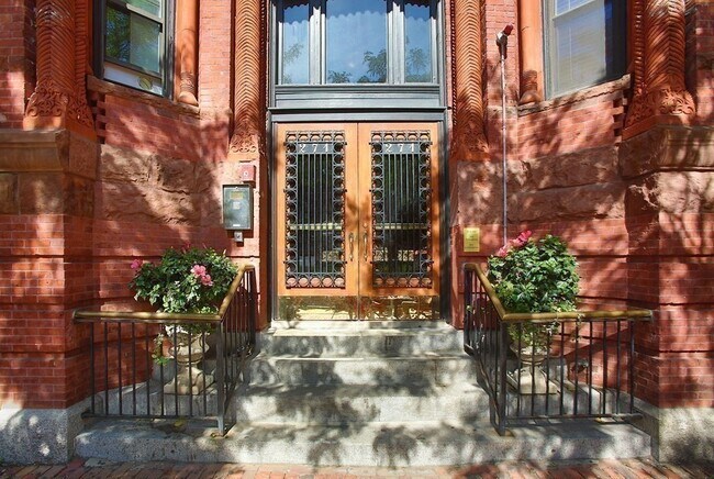 Building Photo - 271 Dartmouth St
