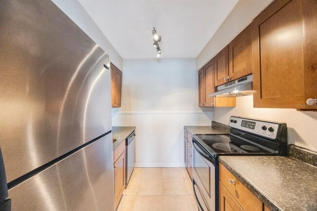 Building Photo - 5092 Beach Dr SE