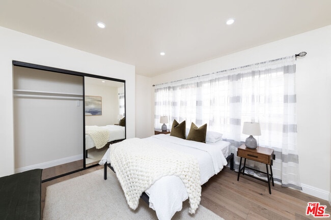 Building Photo - 3766 Valleybrink Rd