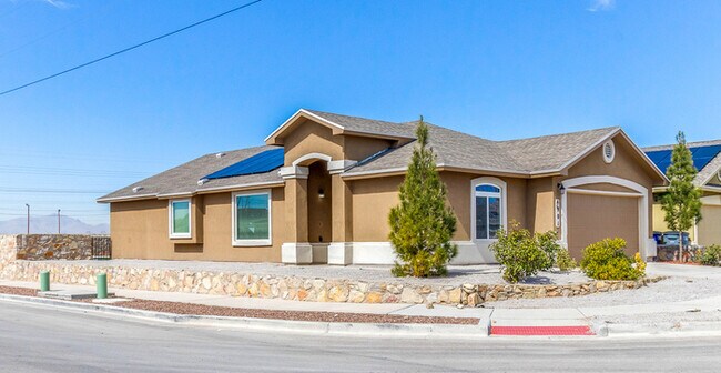 Building Photo - Home For Rent