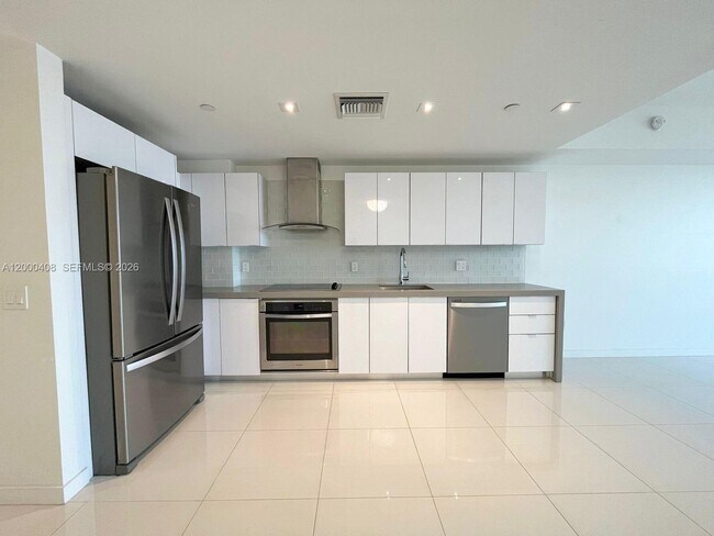 Building Photo - 1600 NE 1st Ave