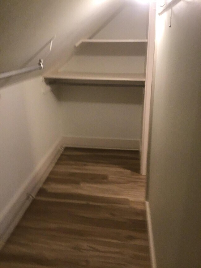 Building Photo - 132 Pine St