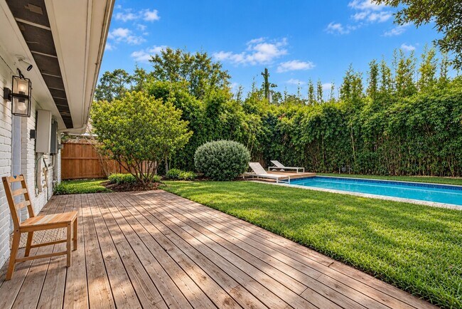 Building Photo - 10819 Oasis Dr