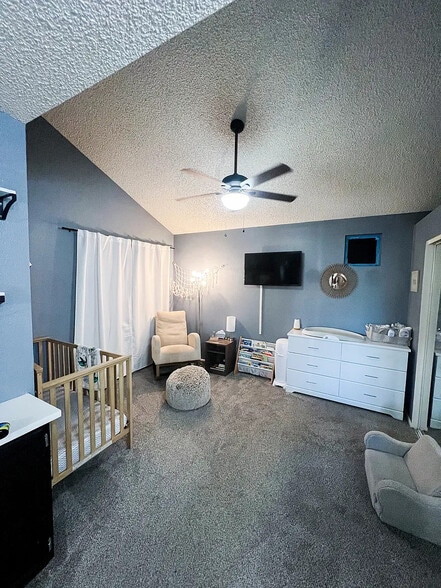 Building Photo - 1702 N Ventura Ln