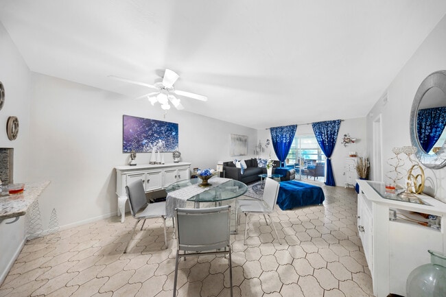 Building Photo - 19051 NE 2nd Ave