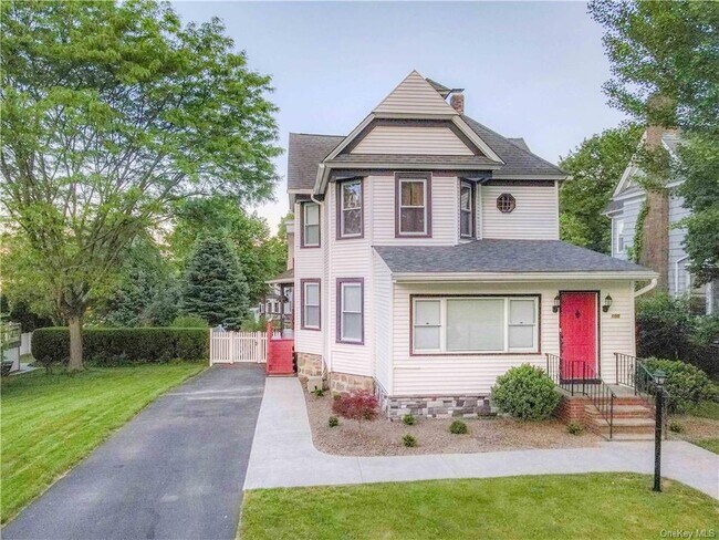 Primary Photo - 105 Main St