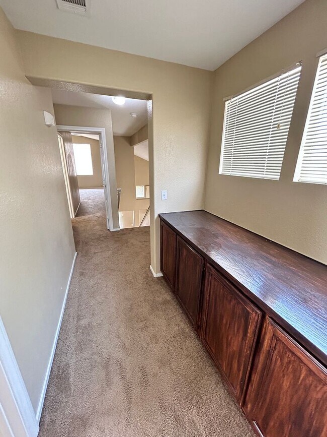 Building Photo - Gorgeous 4-bedroom home with a pool!