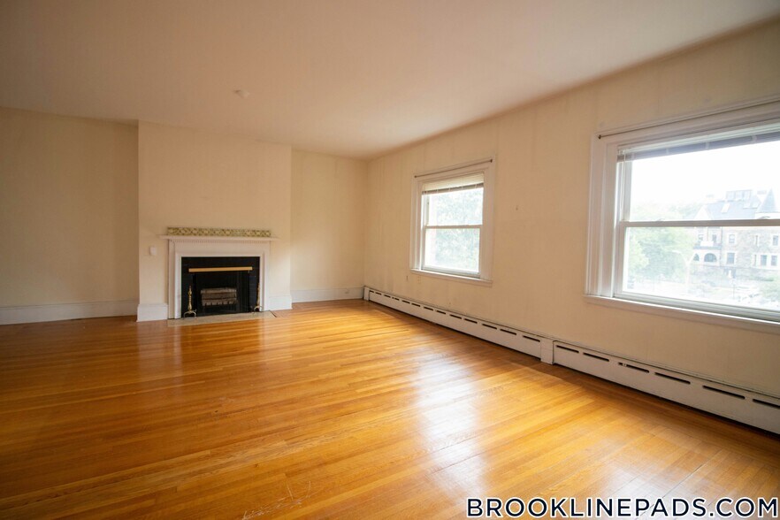 Building Photo - 1712 Beacon St