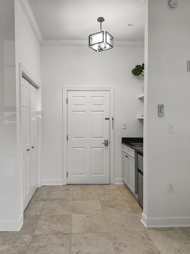 Building Photo - 50% off first months rent.  Fully furnishe...