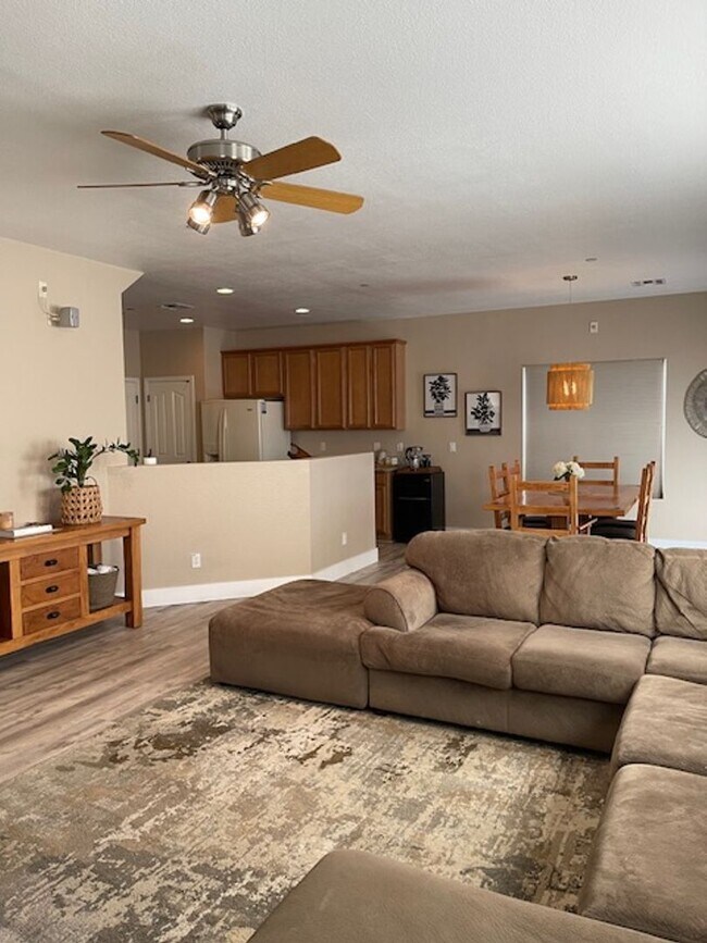 Building Photo - AVAILABLE NOW!  Beautiful 3BD/3BA North West HOME Resort-Style Living Across from Omni Tucson Nat...