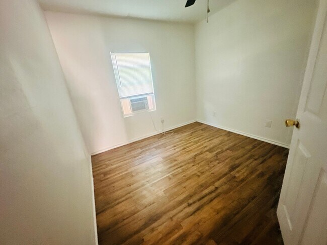 Building Photo - 2 bed 1 bath in Copperas Cove $750 a month
