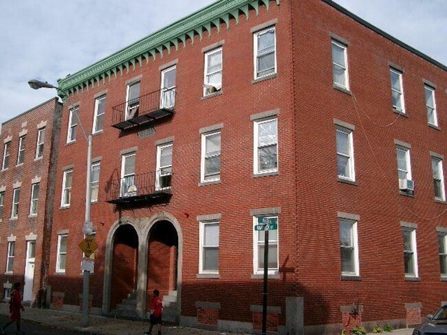 Building Photo - 212 Maverick St