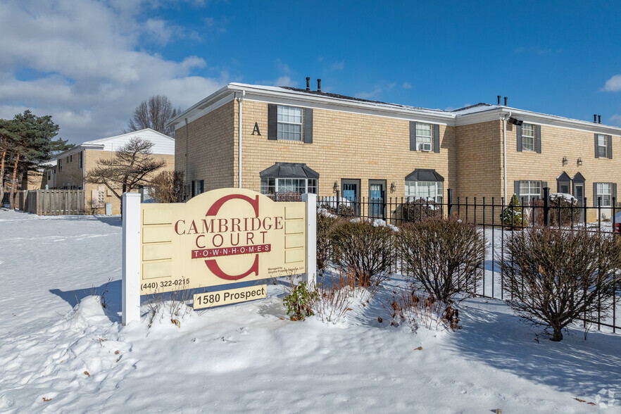 Primary Photo - Cambridge Court Townhomes