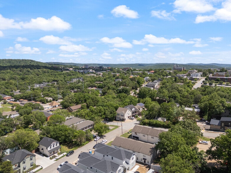 Building Photo - 950 W Eagle St