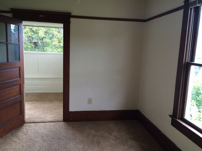 Building Photo - 5 bedroom house in the heart of Corvallis!