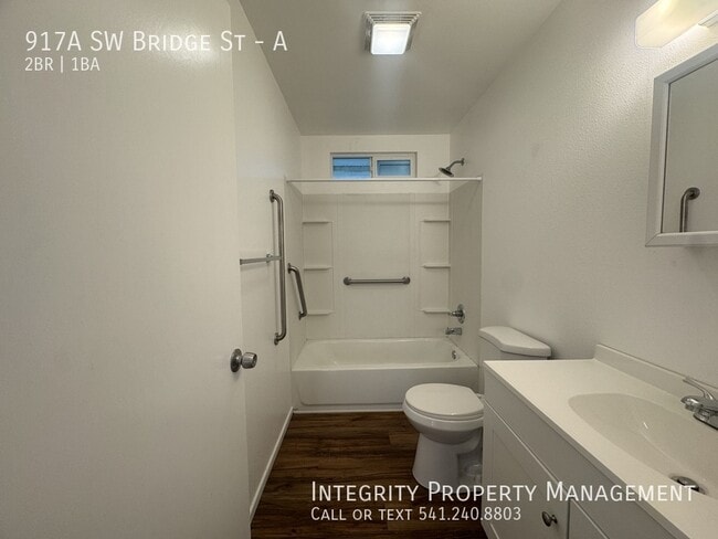 Building Photo - 917 SW Bridge St