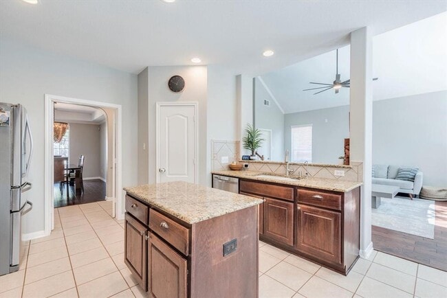 Building Photo - 1604 Hughes Dr